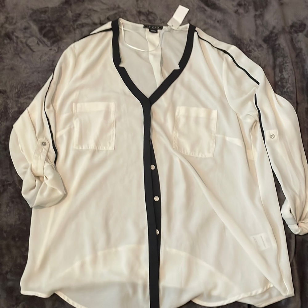 NWT Metaphor button down Top Size XL White w Black Trim